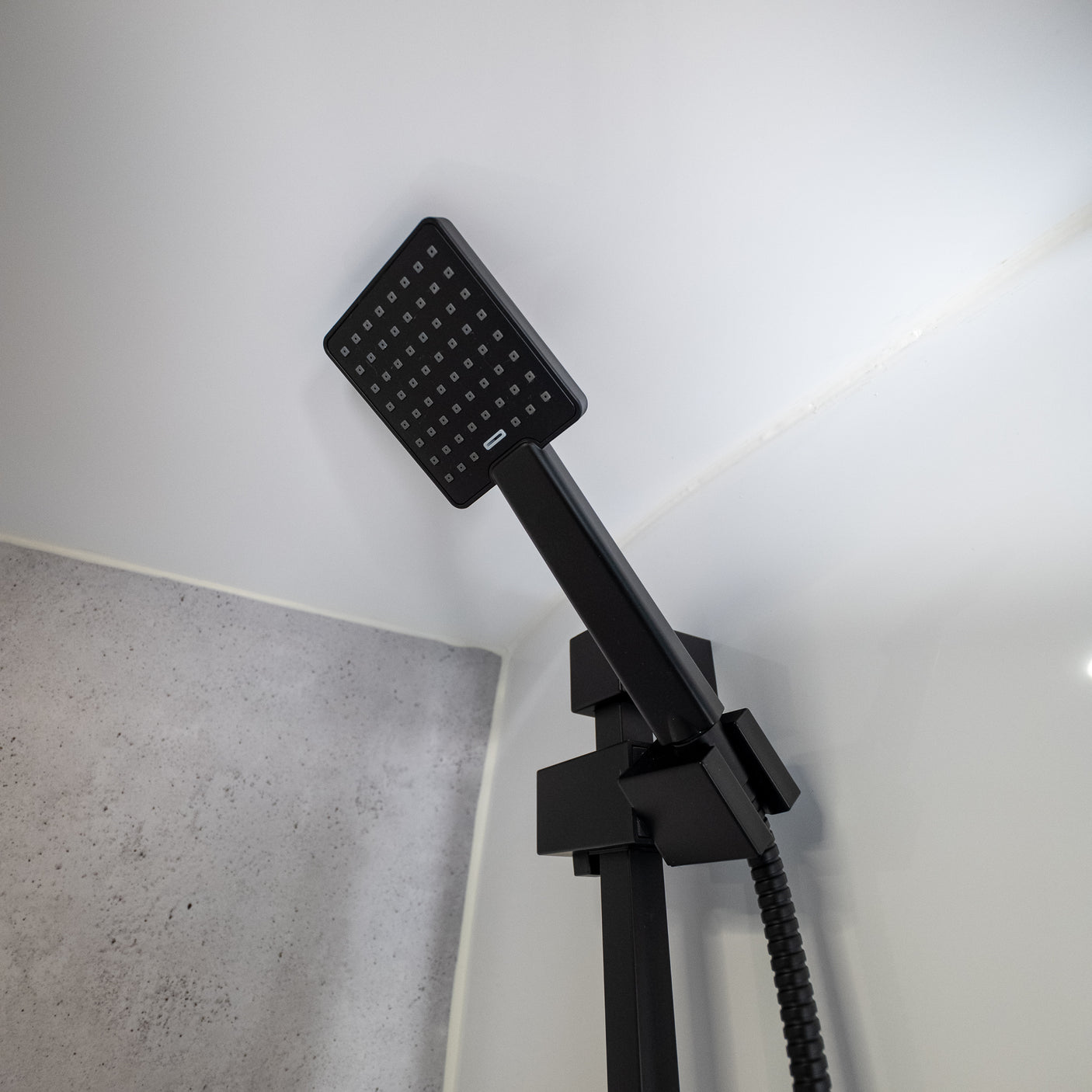 Heather - Automatic 3 Berth Luxury Campervan