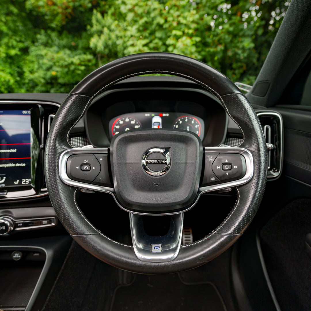 AUTOMATIC VOLVO XC40 R-DESIGN PRO