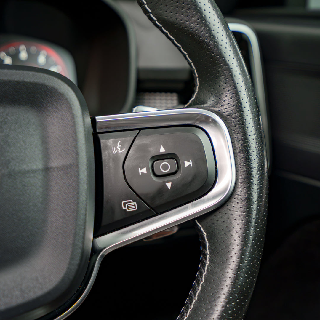 AUTOMATIC VOLVO XC40 R-DESIGN PRO